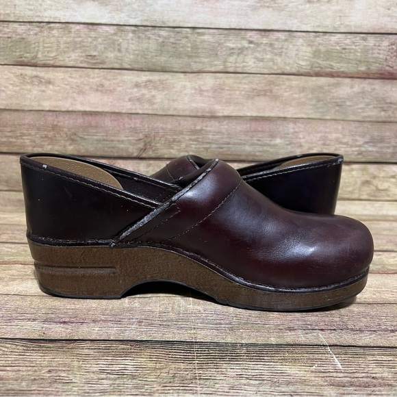 Dansko Brown Leather Nursing Clogs - Picture 2 of 9